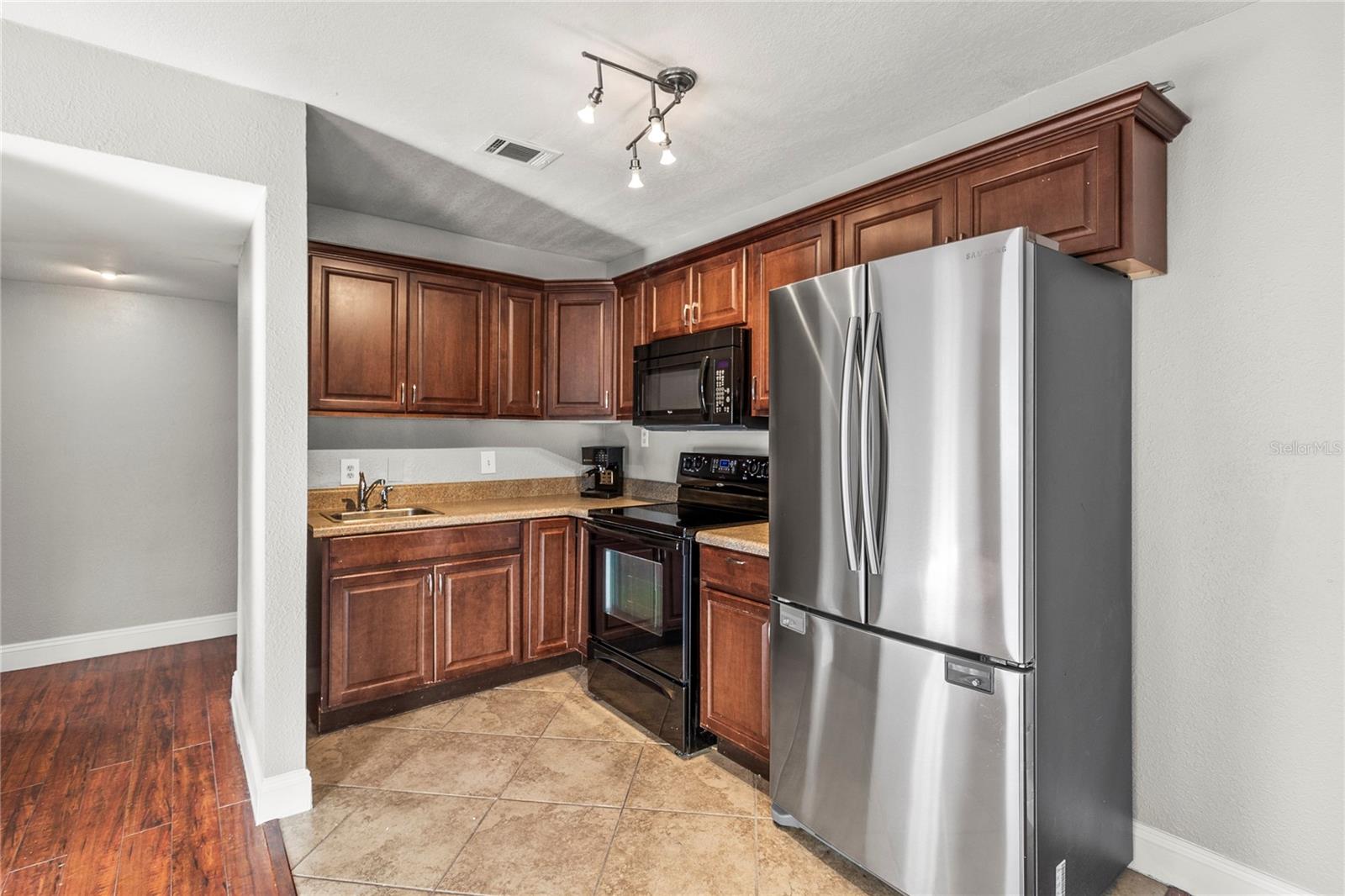 WINDMILL POINT CONDO - Residential Lease