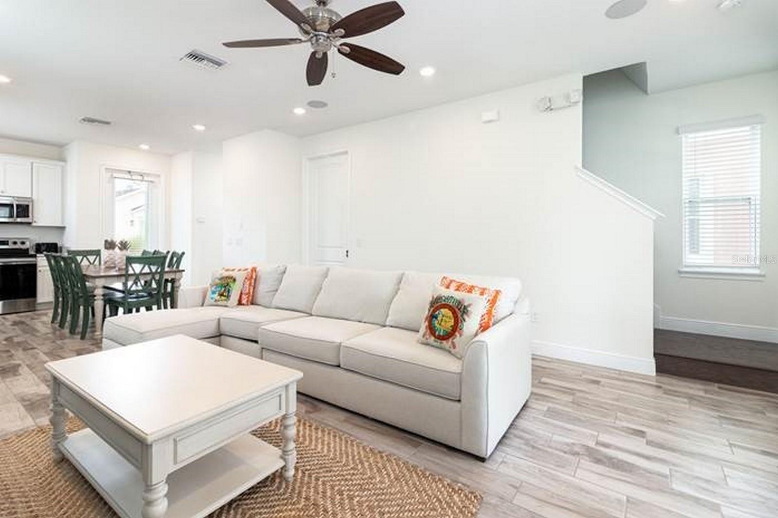 ROLLING OAKS PH 6 - Residential Lease
