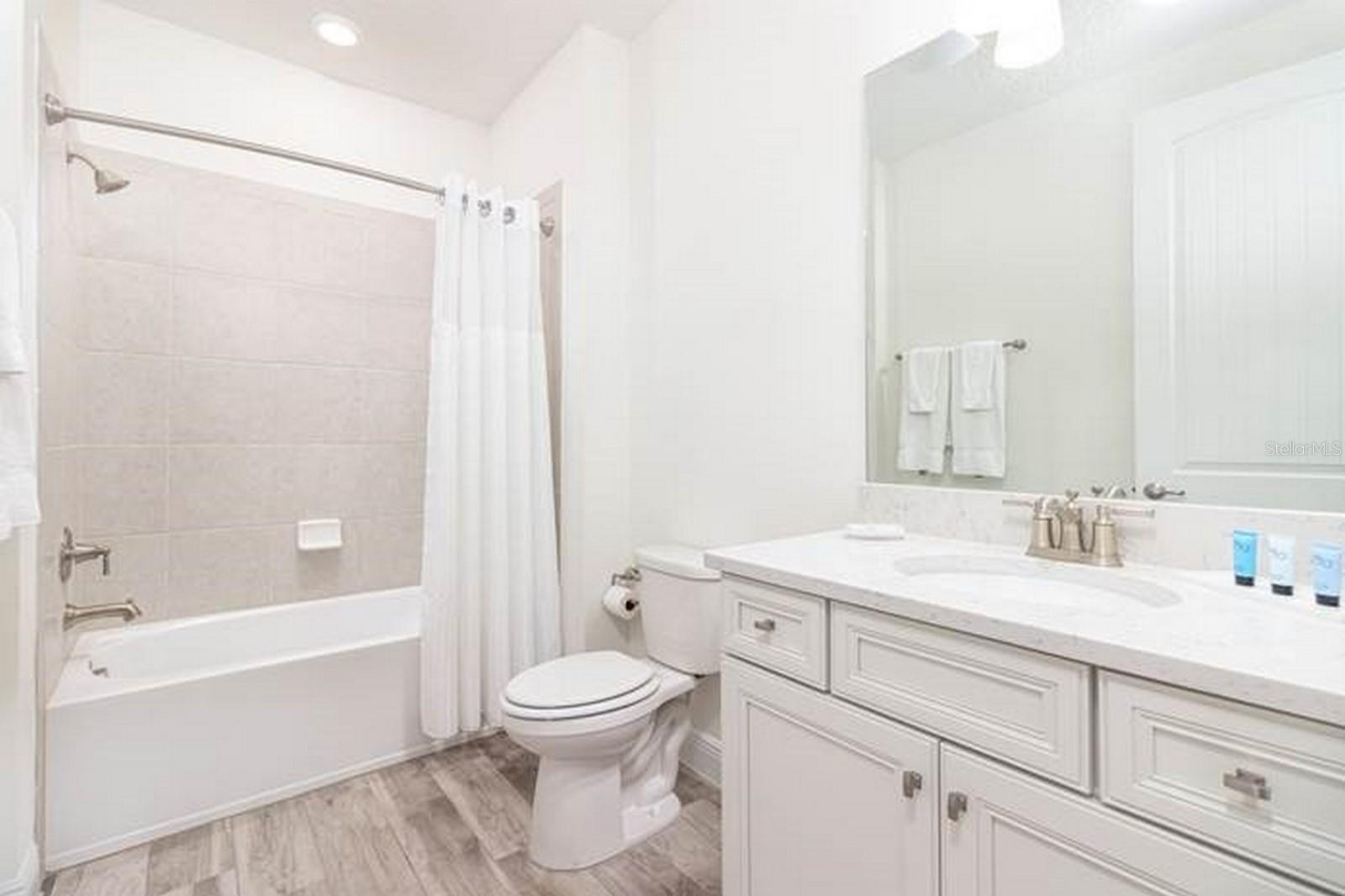 ROLLING OAKS PH 6 - Residential Lease