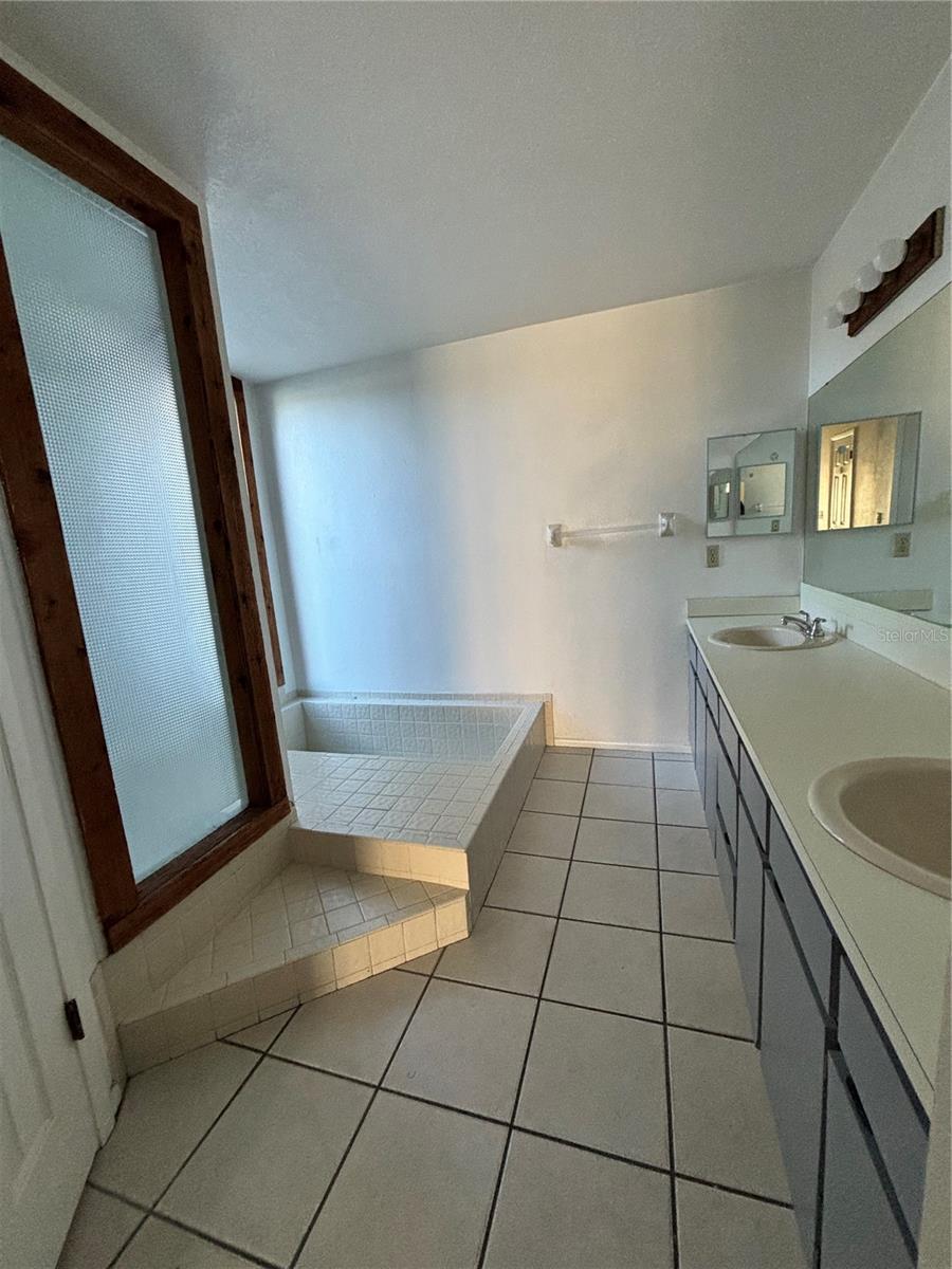 SHADOW BAY UNIT 3 - Residential Lease