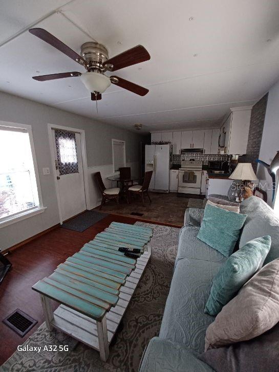 SUNSHINE PARKWAY MANOR - Residential