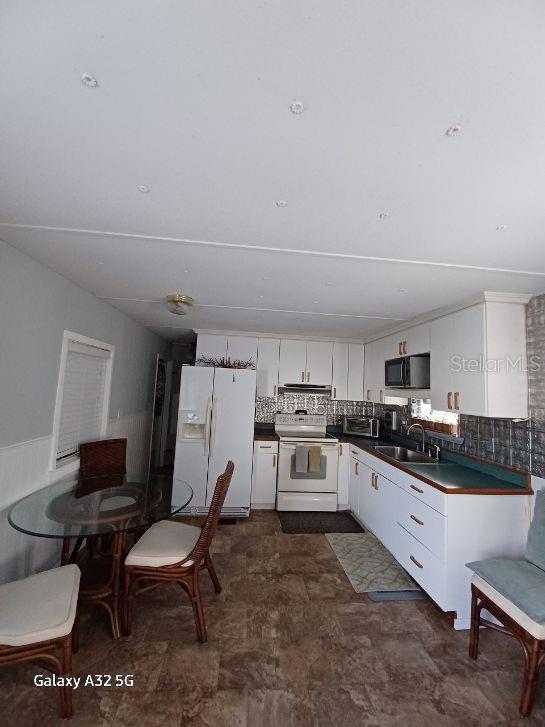 SUNSHINE PARKWAY MANOR - Residential