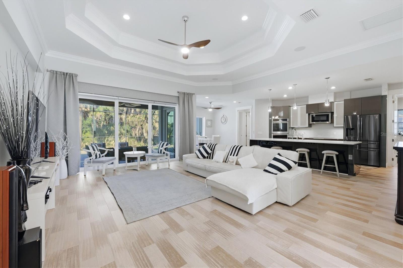 SOUTH VENICE - Residential