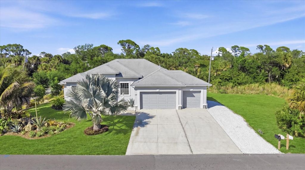 Photo of 1112 Seneca Road, Venice, FL 34293 (MLS # N6143858)