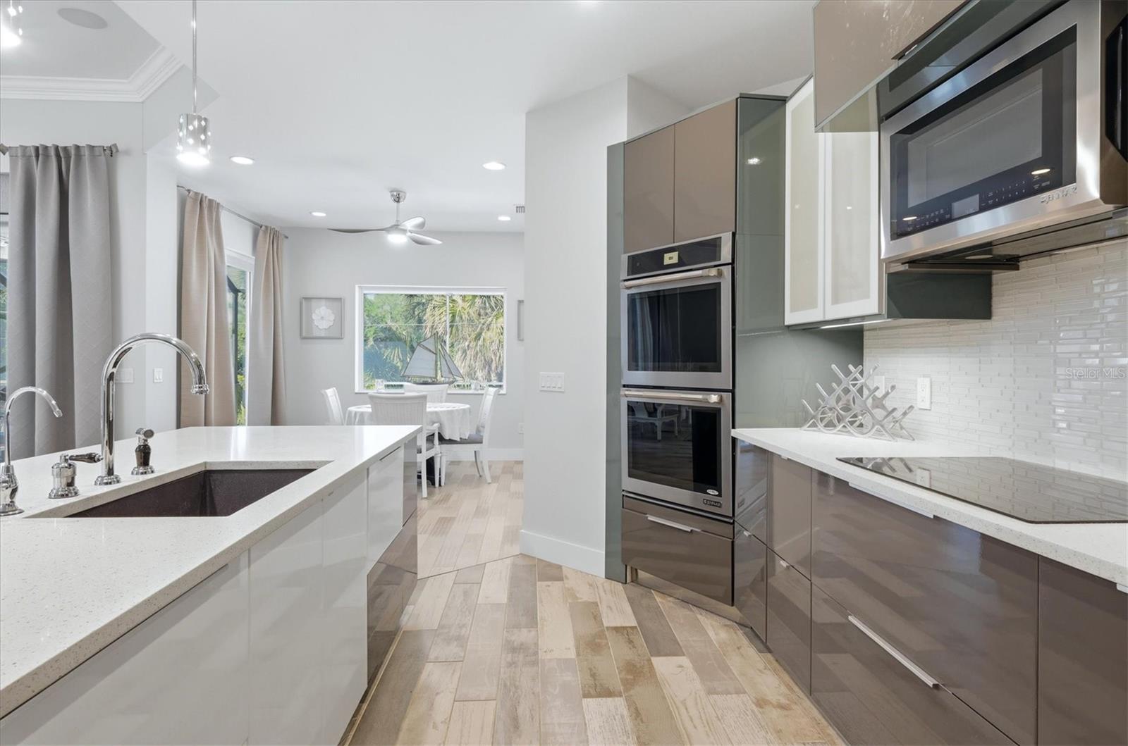 SOUTH VENICE - Residential