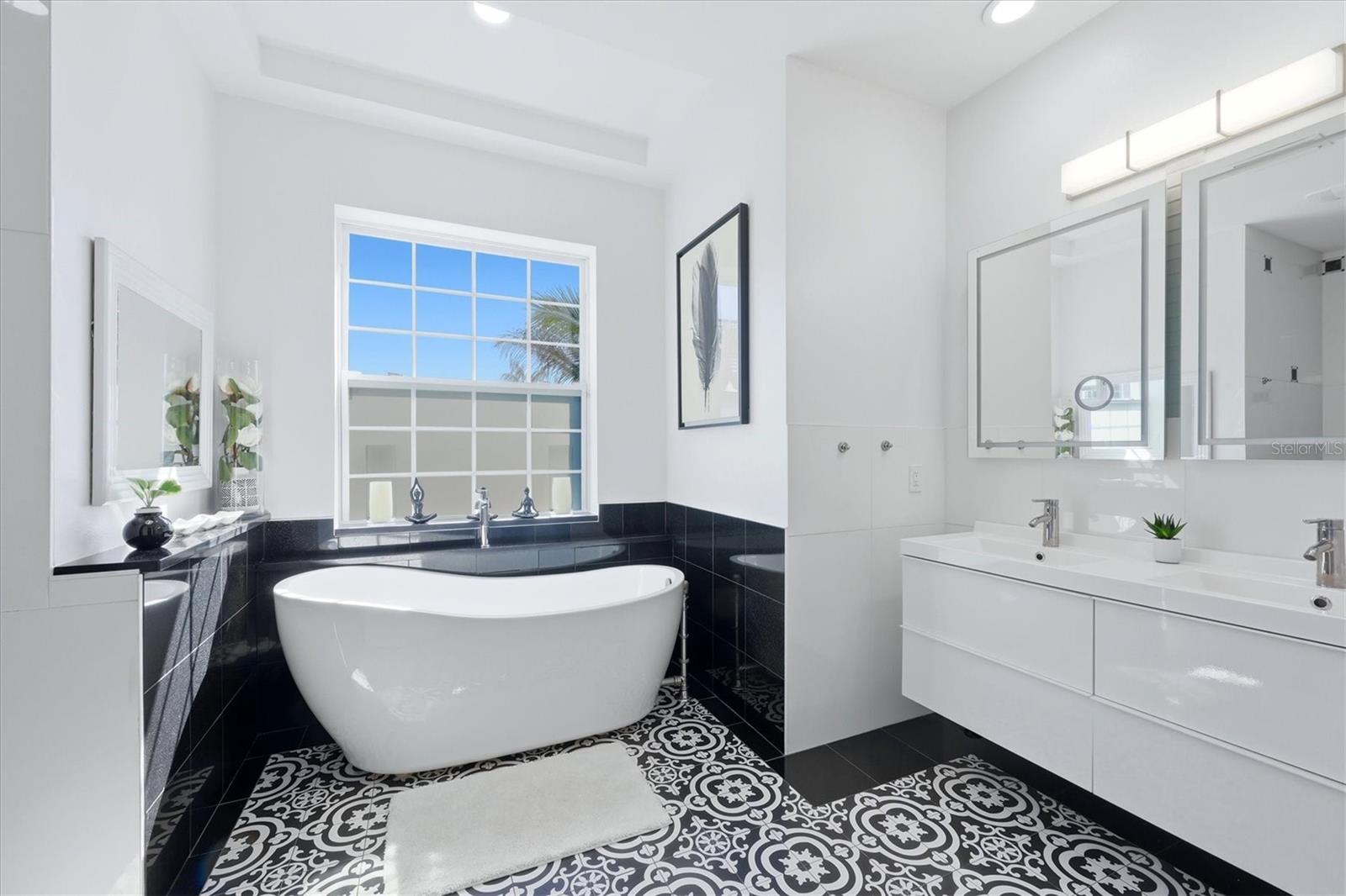 SOUTH VENICE - Residential