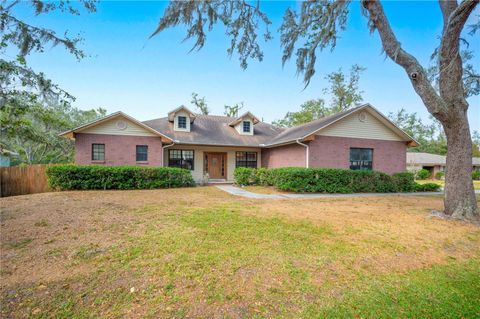 A home in LAKELAND