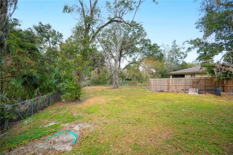 A home in LAKELAND