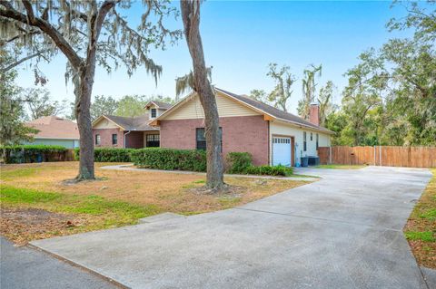 A home in LAKELAND