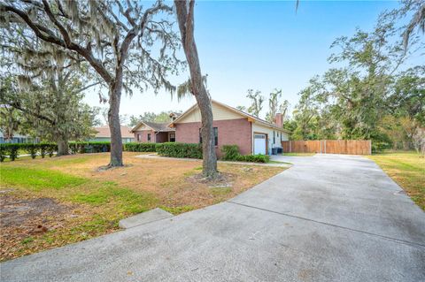 A home in LAKELAND