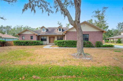 A home in LAKELAND