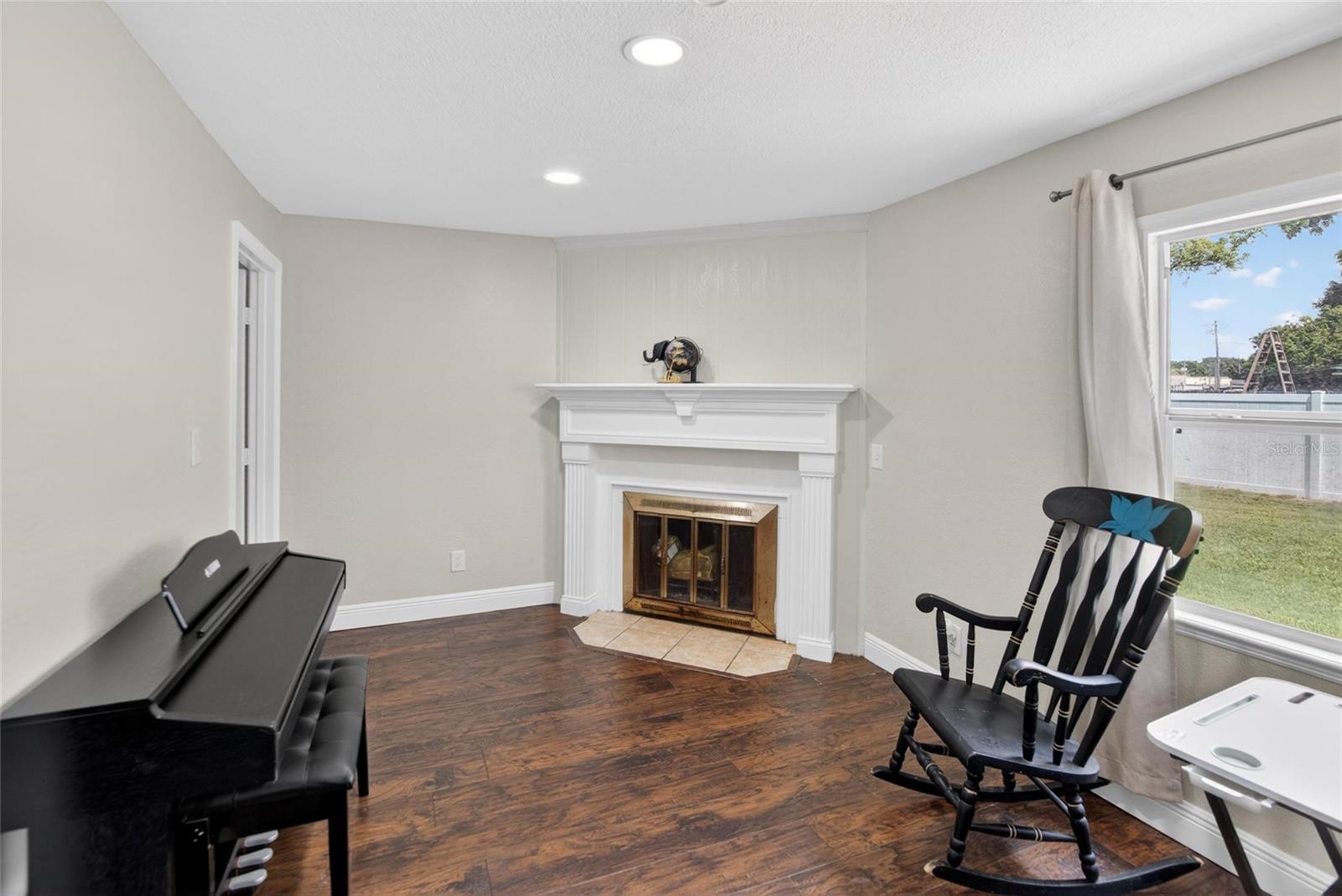 COMBEE MANOR - Residential