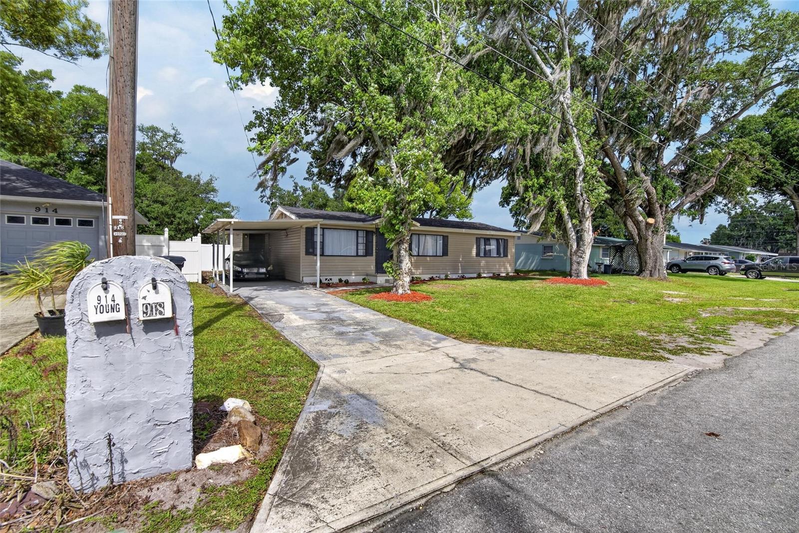 COMBEE MANOR - Residential