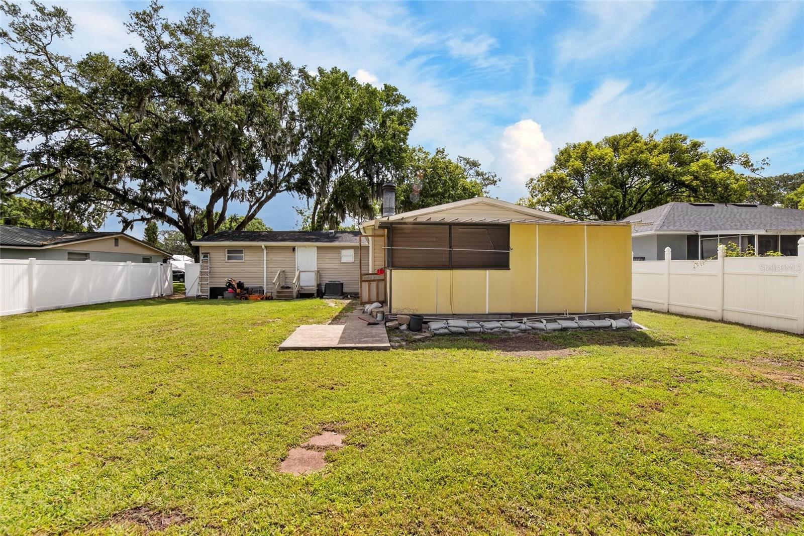 COMBEE MANOR - Residential