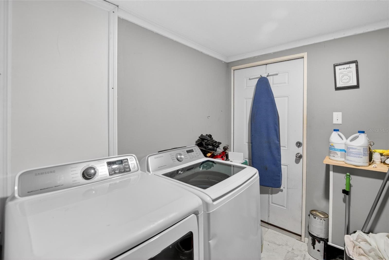 COMBEE MANOR - Residential