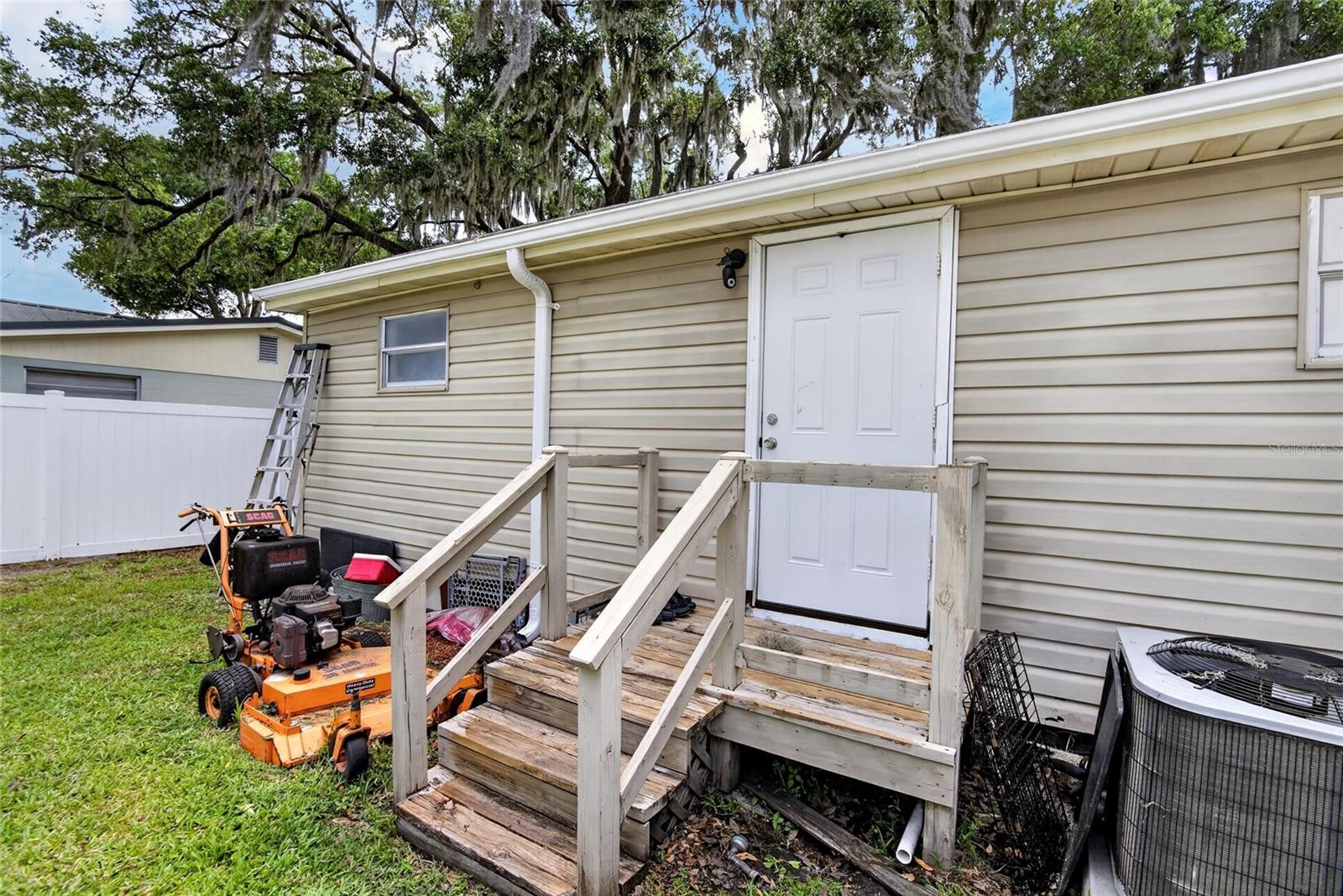 COMBEE MANOR - Residential