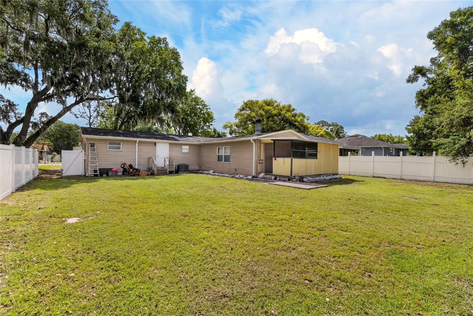 COMBEE MANOR - Residential