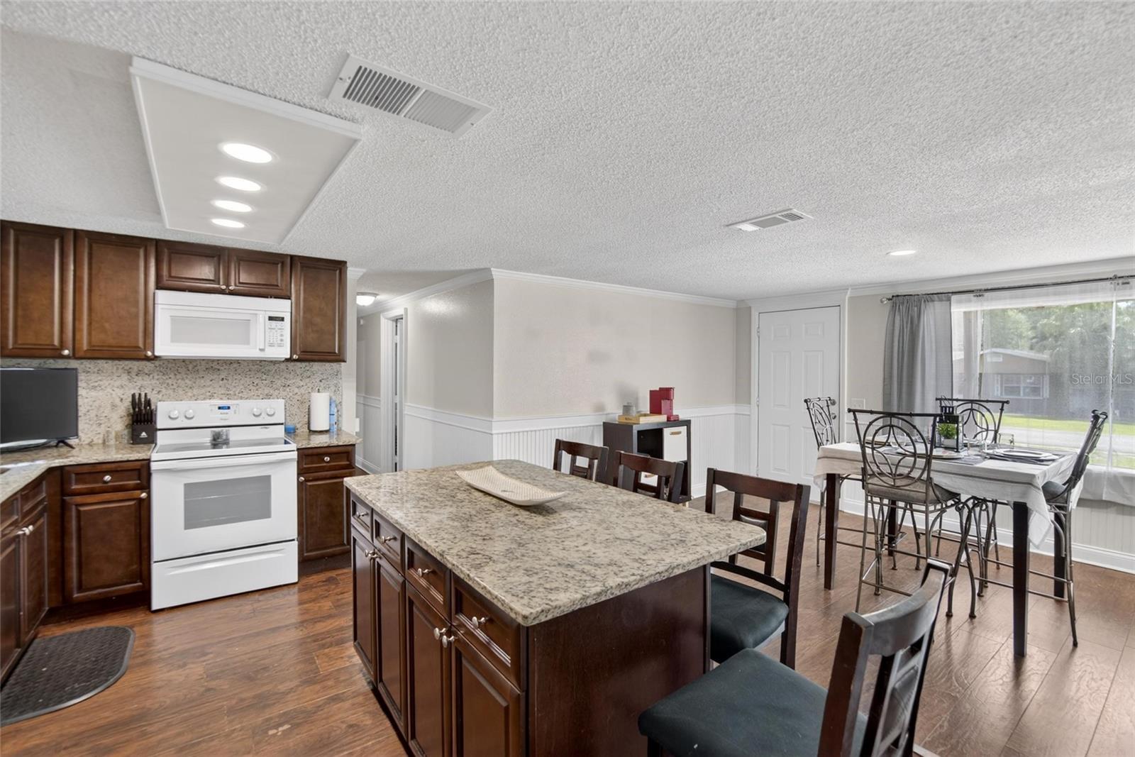 COMBEE MANOR - Residential