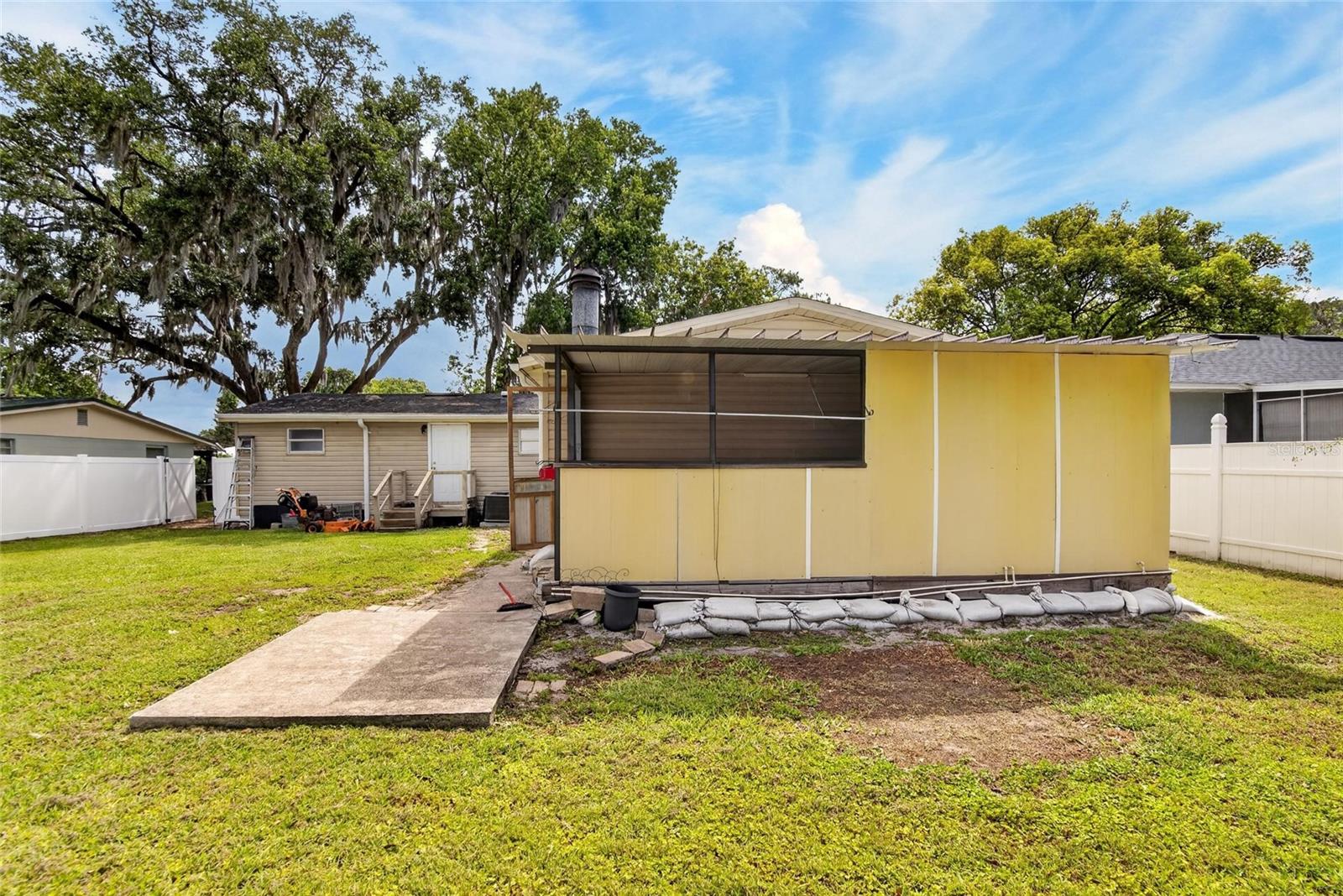 COMBEE MANOR - Residential