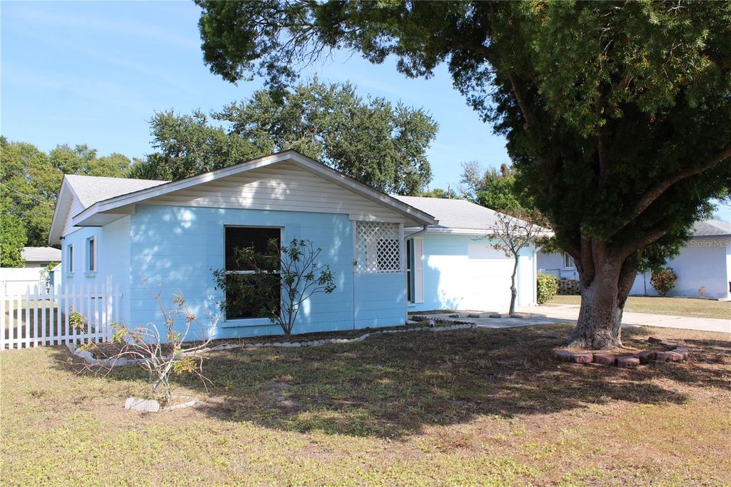 Photo of 4024 13th Avenue W, Bradenton, FL 34205 (MLS # A4673183)