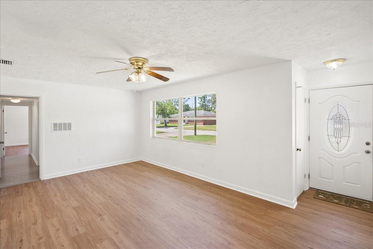 2125 W LOU DRIVE