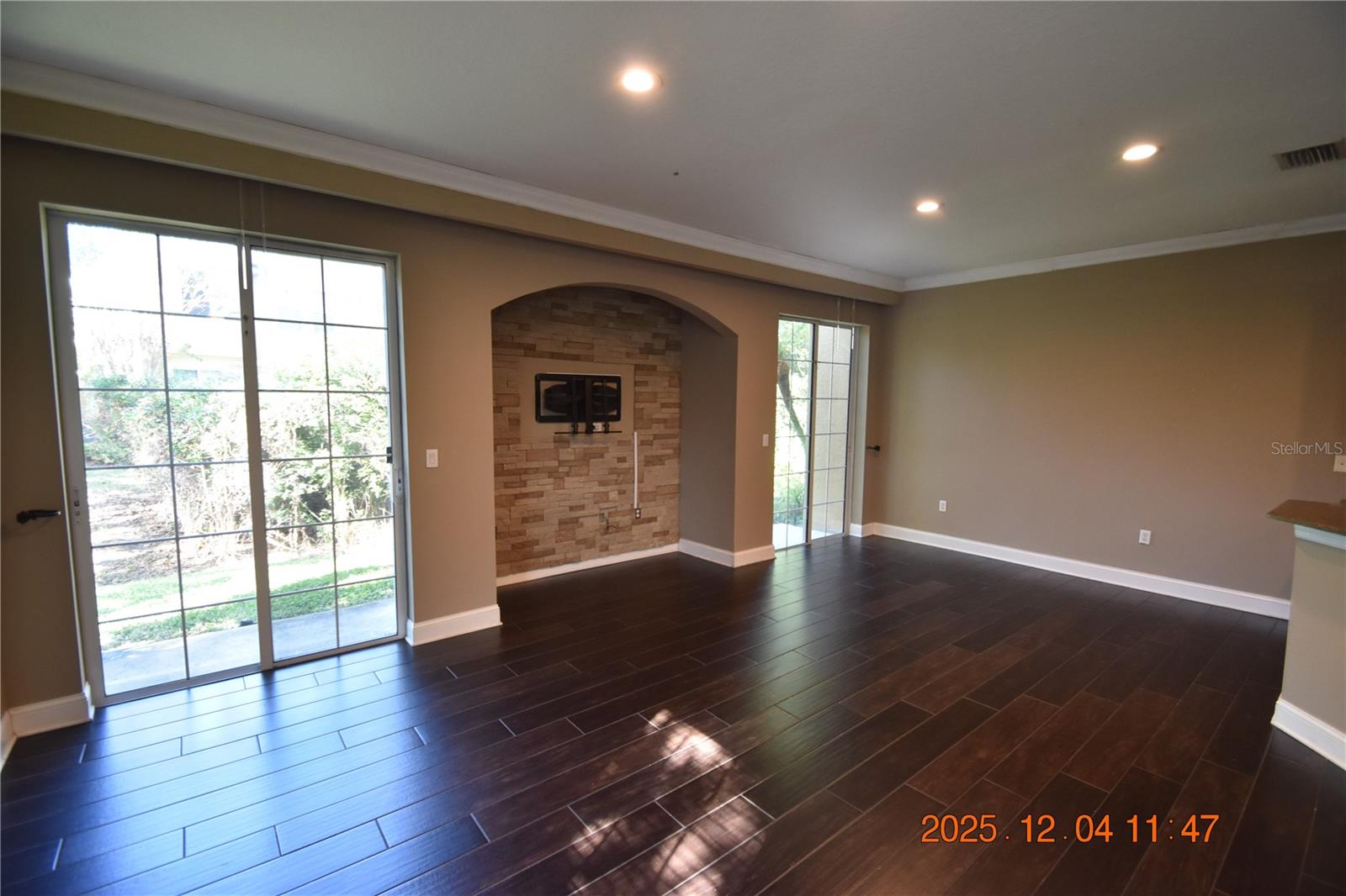 EAGLE PALM PH 1 - Residential Lease