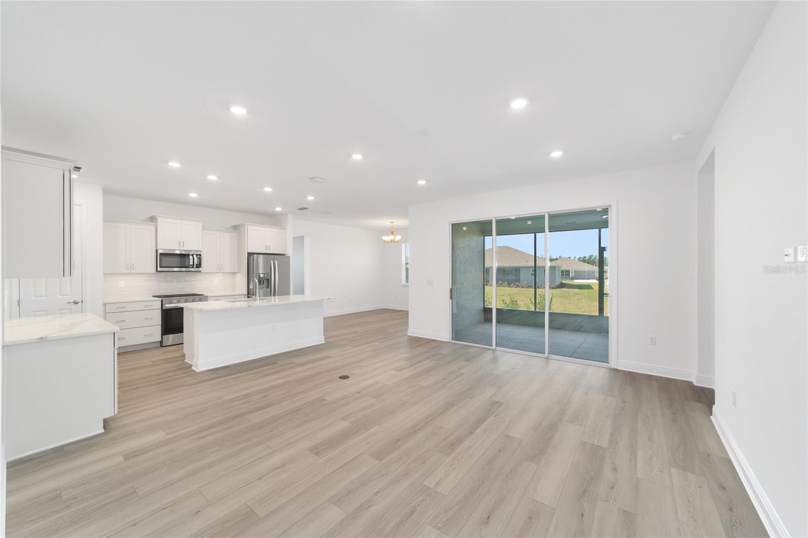 ON TOP OF THE WORLD - Residential