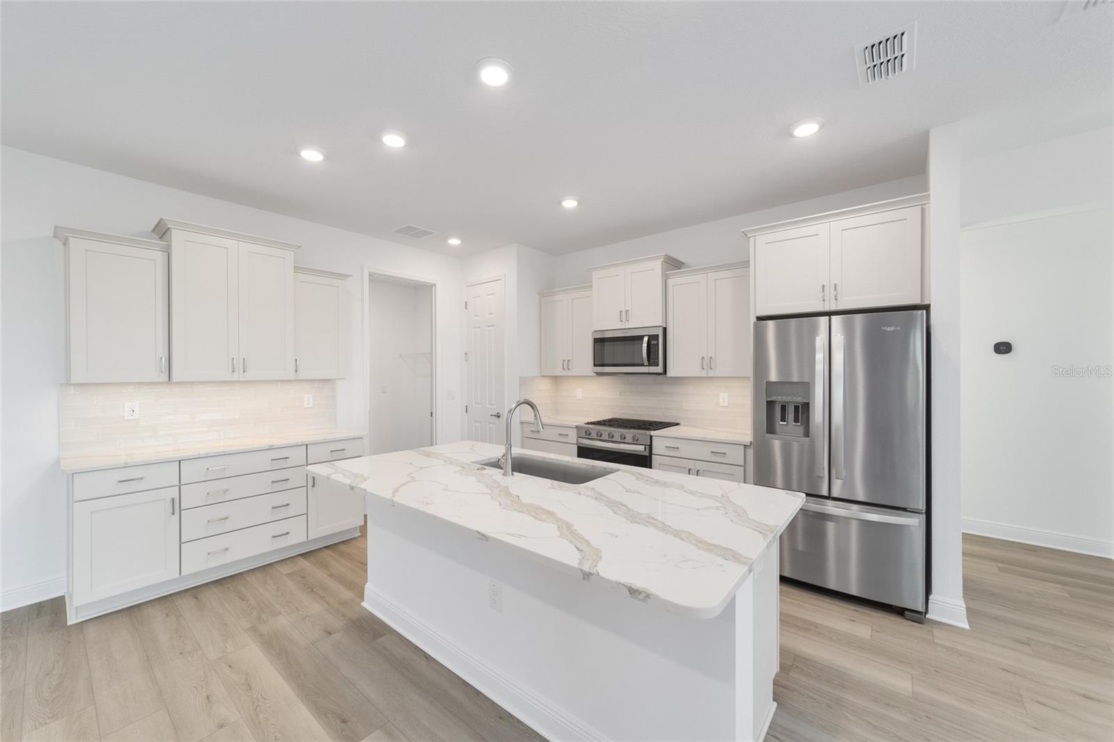 ON TOP OF THE WORLD - Residential