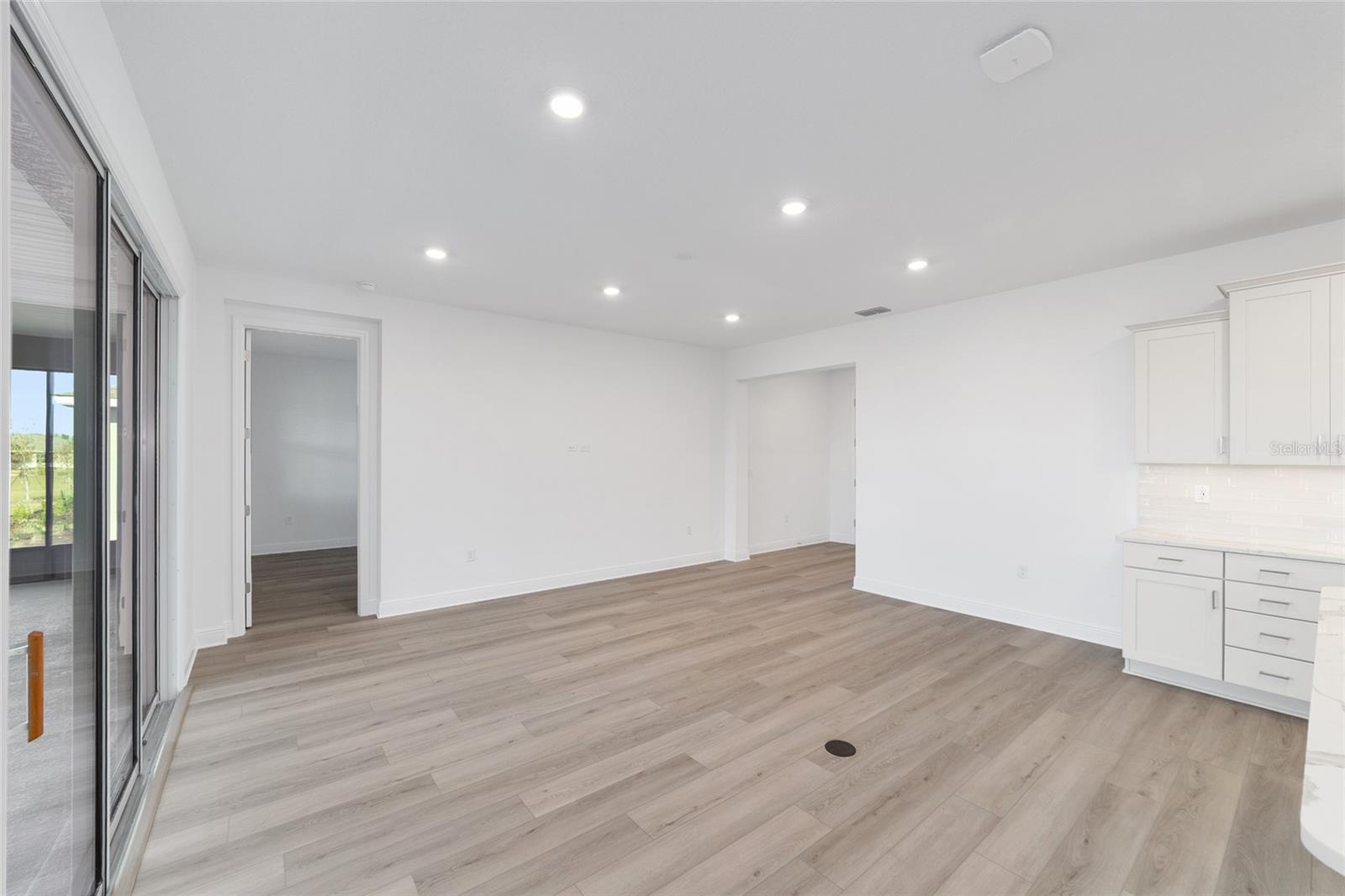 ON TOP OF THE WORLD - Residential