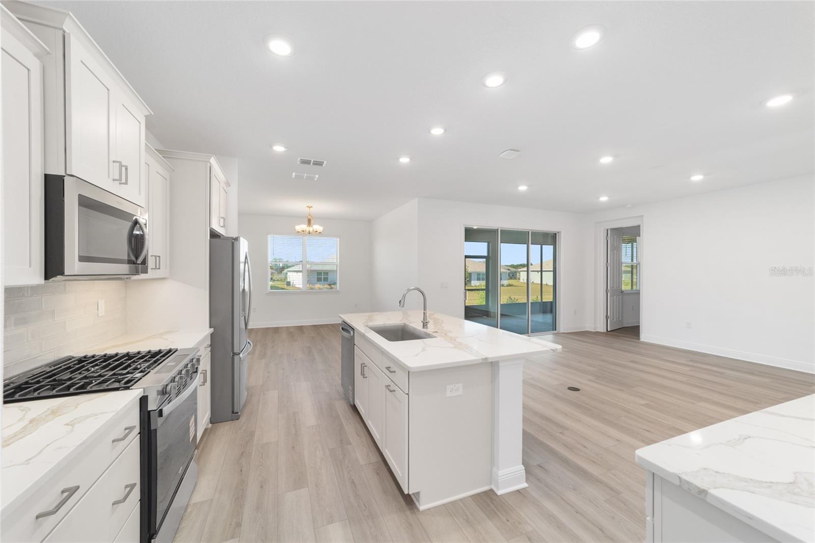 ON TOP OF THE WORLD - Residential