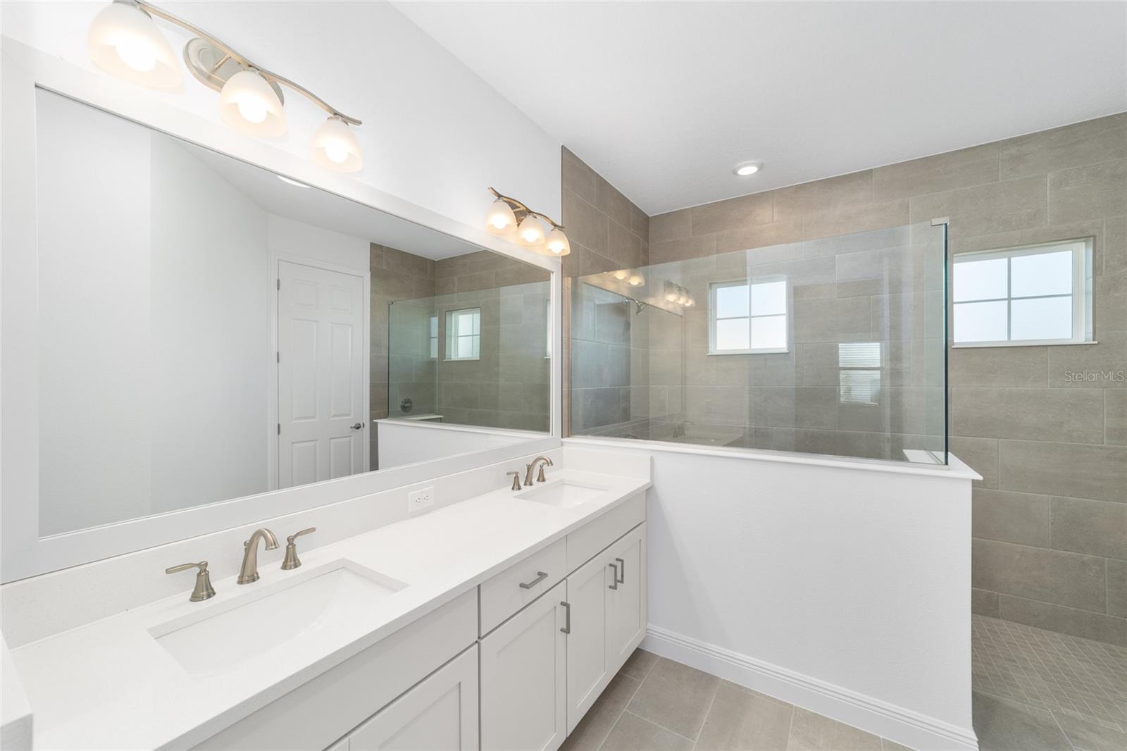 ON TOP OF THE WORLD - Residential