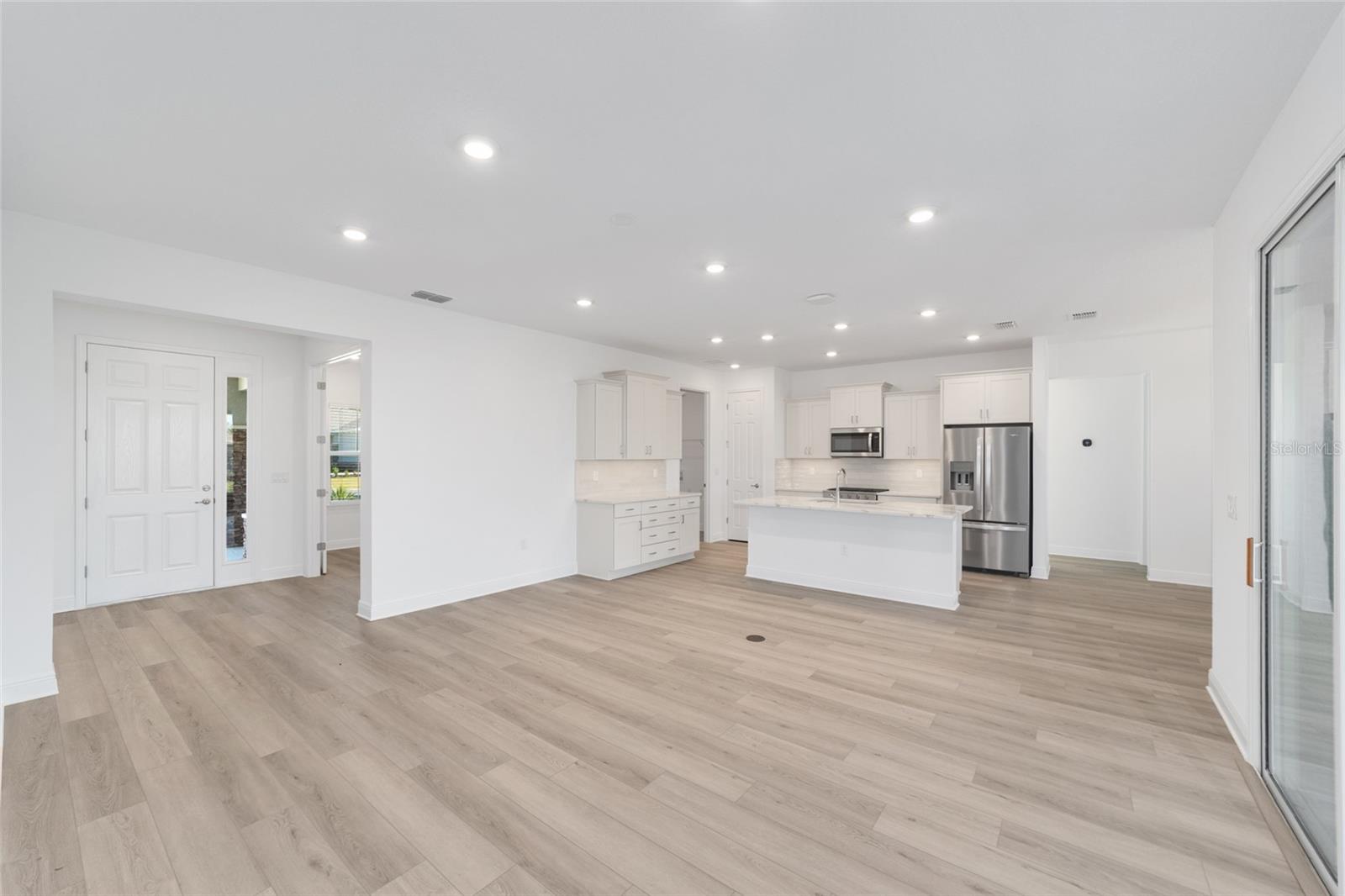 ON TOP OF THE WORLD - Residential