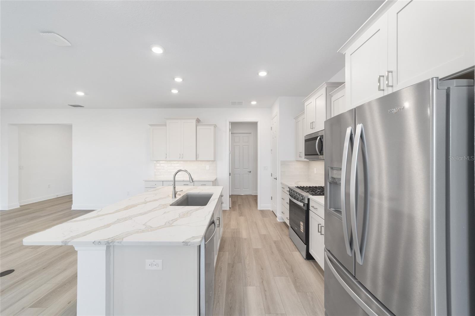 ON TOP OF THE WORLD - Residential