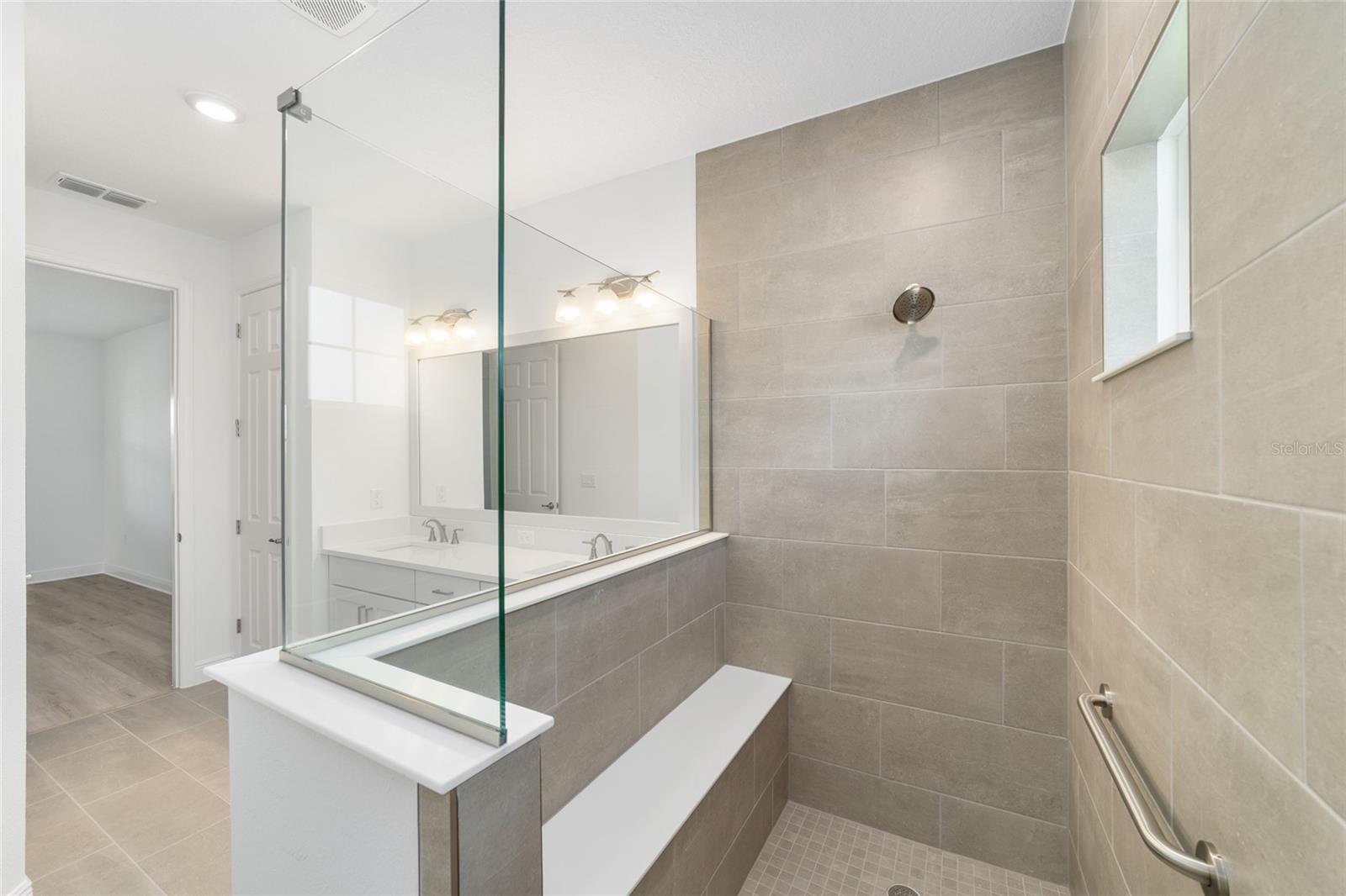 ON TOP OF THE WORLD - Residential