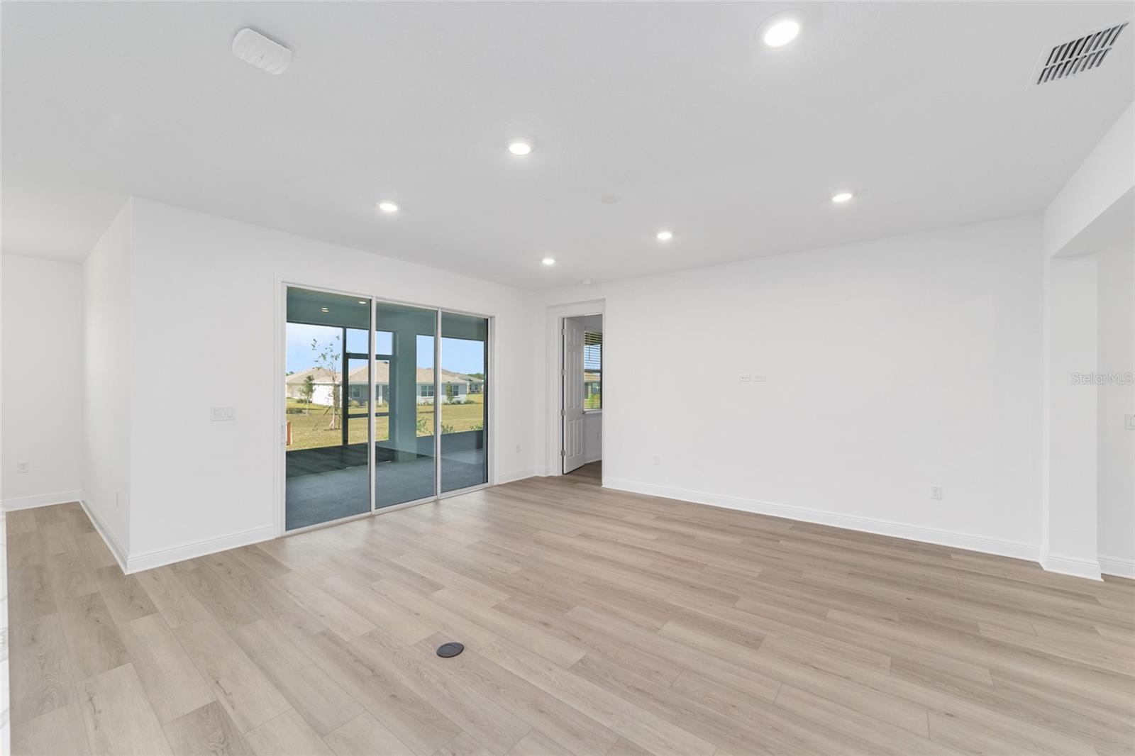 ON TOP OF THE WORLD - Residential