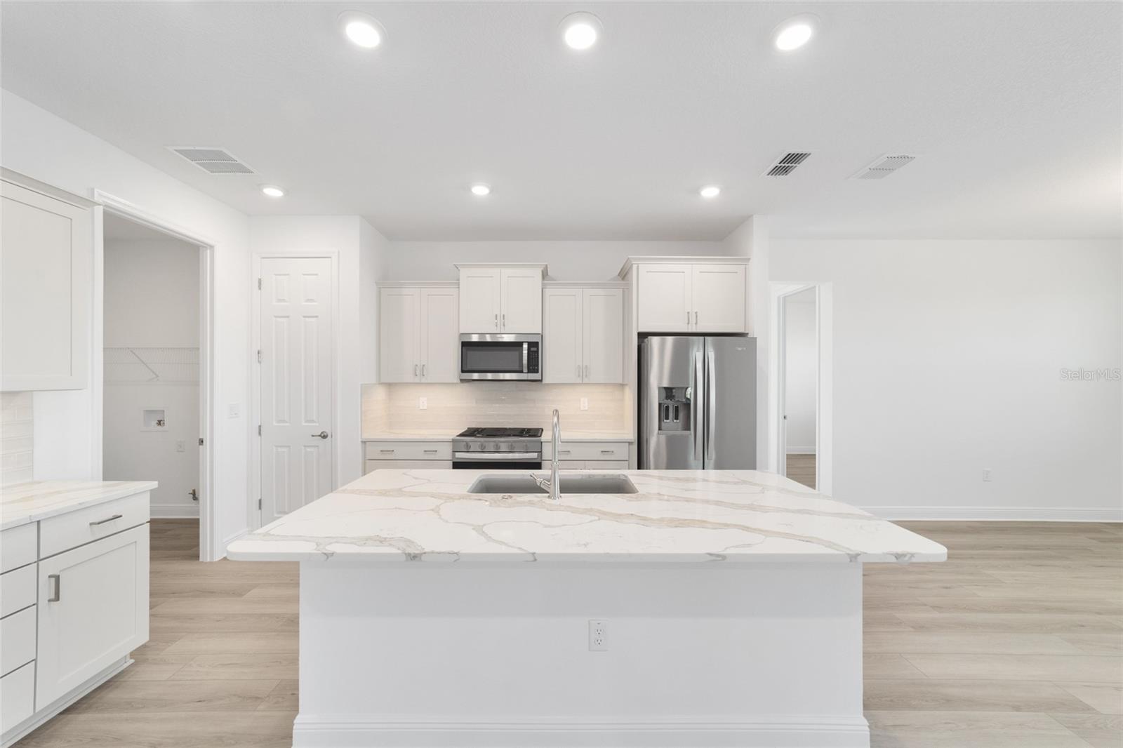 ON TOP OF THE WORLD - Residential