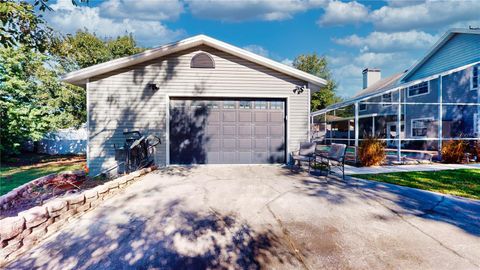 A home in AUBURNDALE