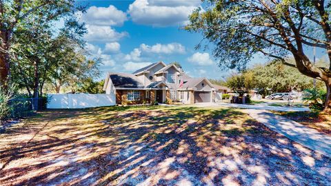 A home in AUBURNDALE