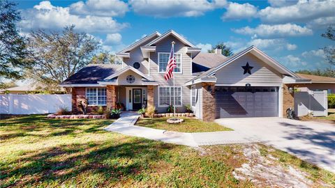 A home in AUBURNDALE