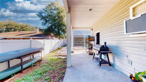 A home in AUBURNDALE