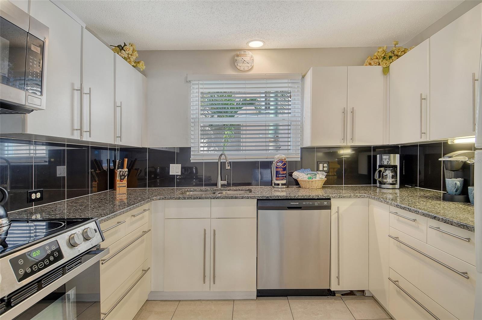 SAND CAY - Residential