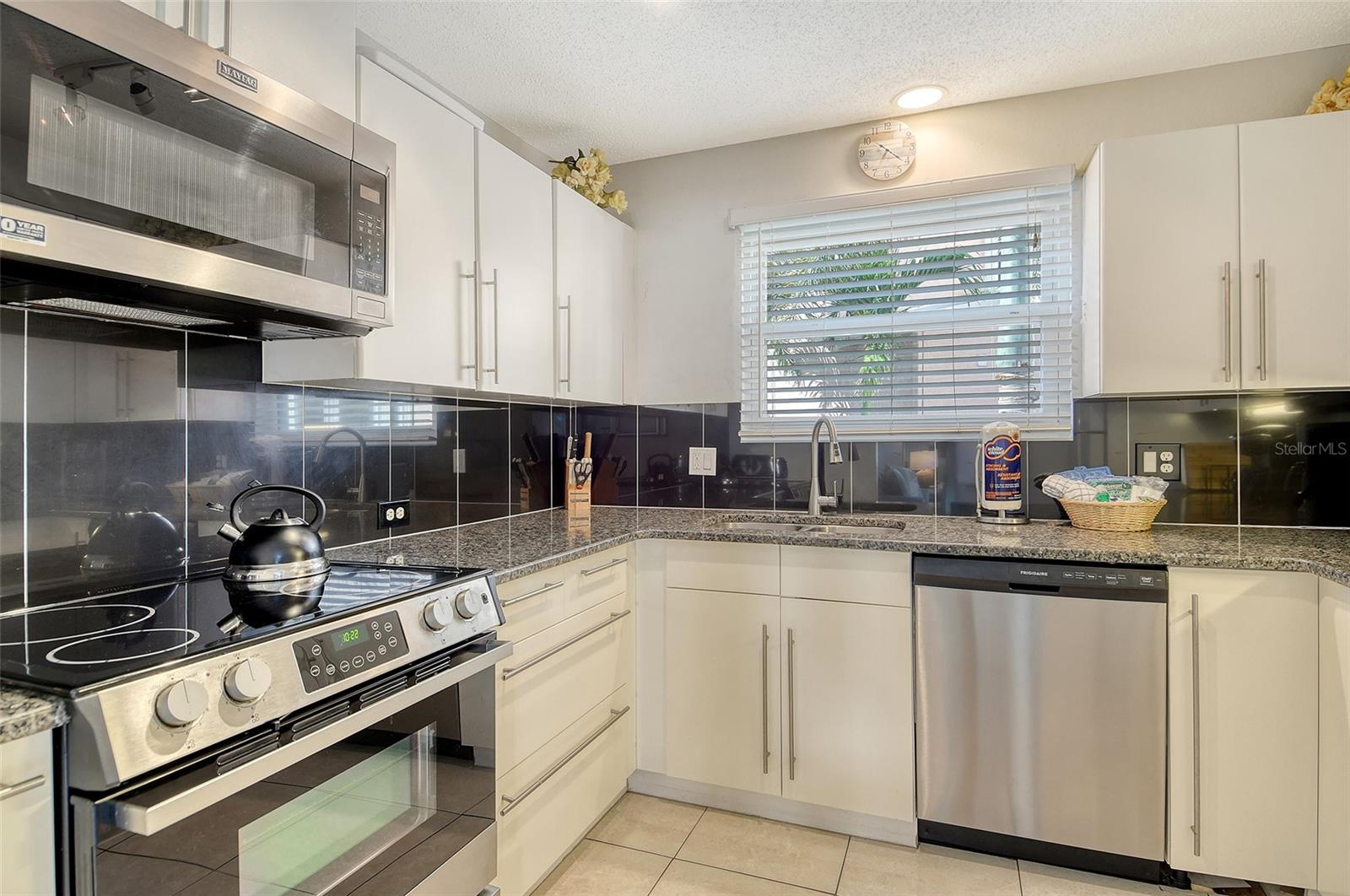 SAND CAY - Residential