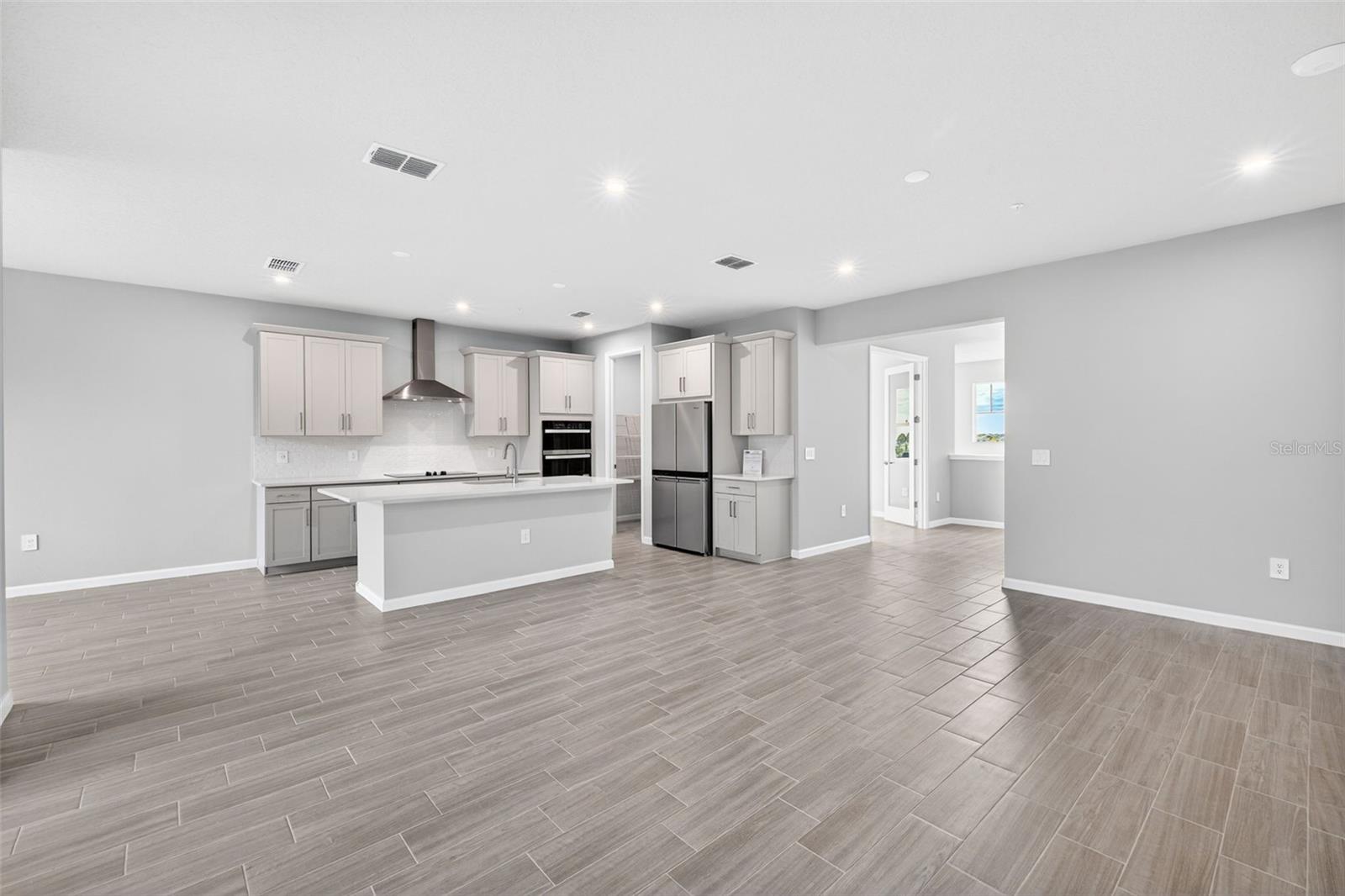 LAKESPUR AT WELLEN PARK - Residential