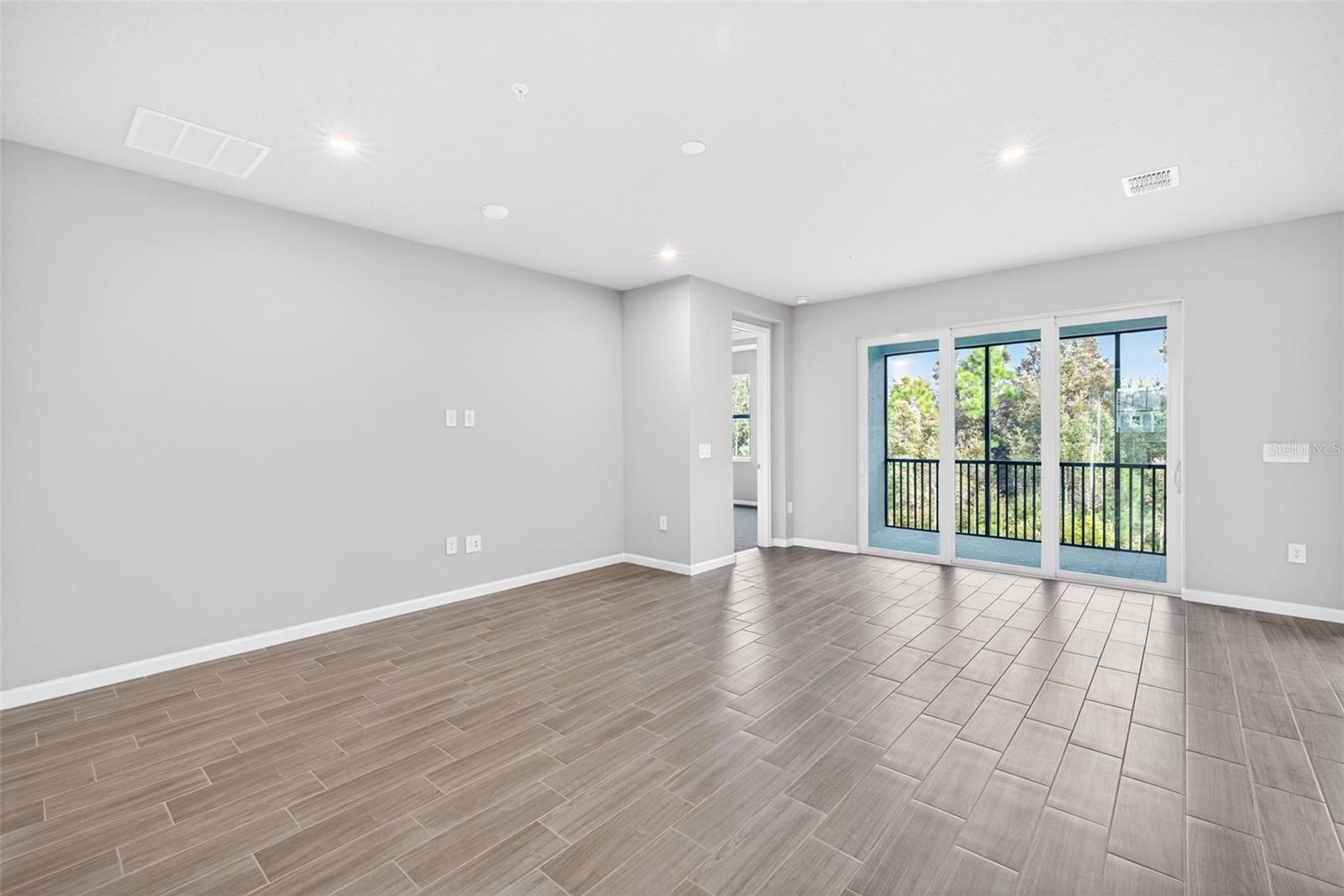 LAKESPUR AT WELLEN PARK - Residential