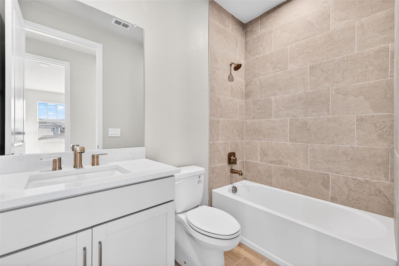 LAKESPUR AT WELLEN PARK - Residential