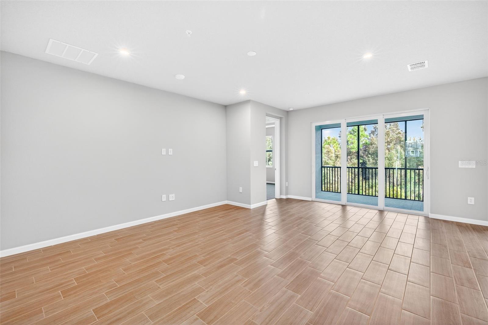 LAKESPUR AT WELLEN PARK - Residential