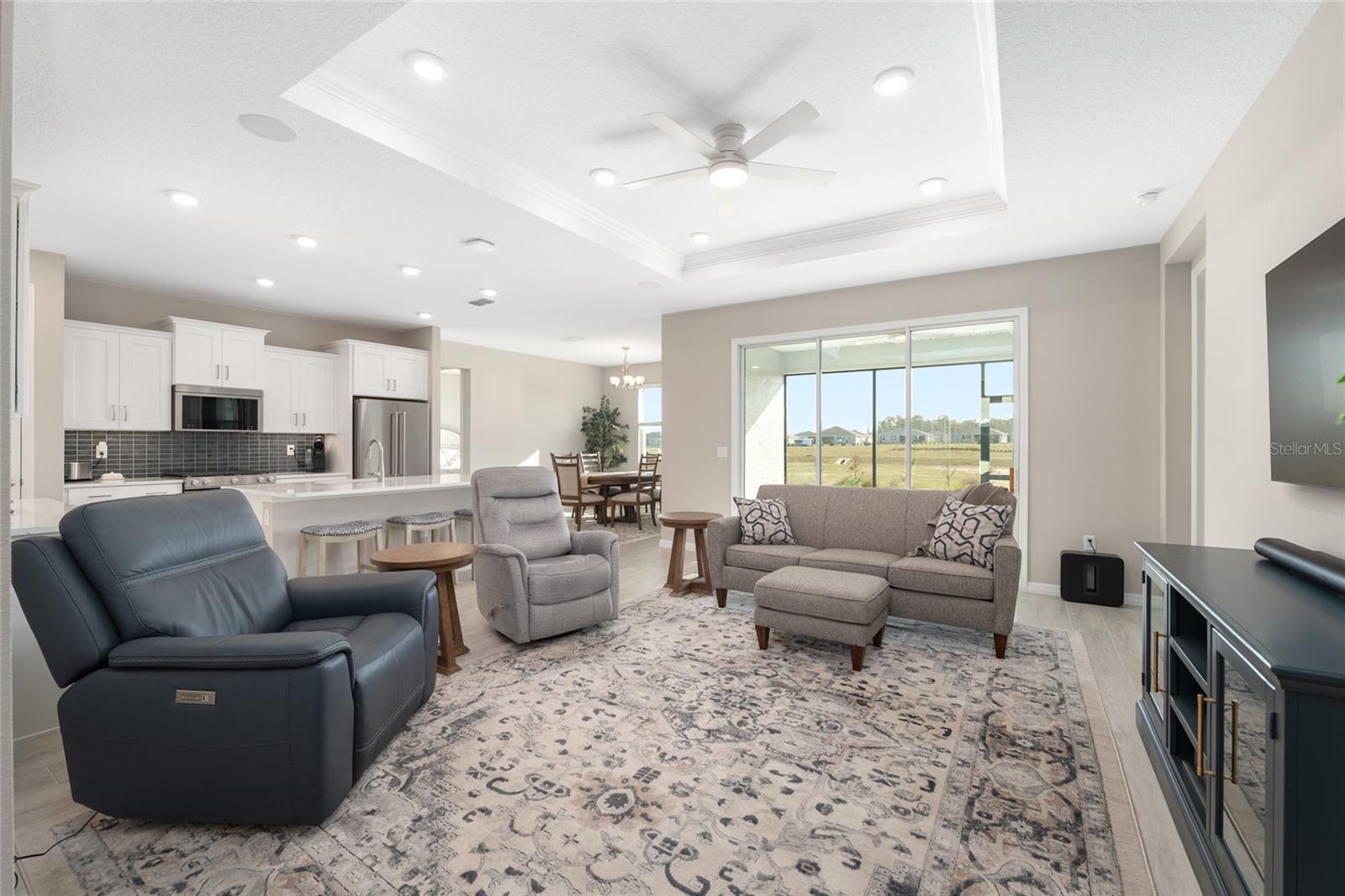 ON TOP OF THE WORLD - Residential