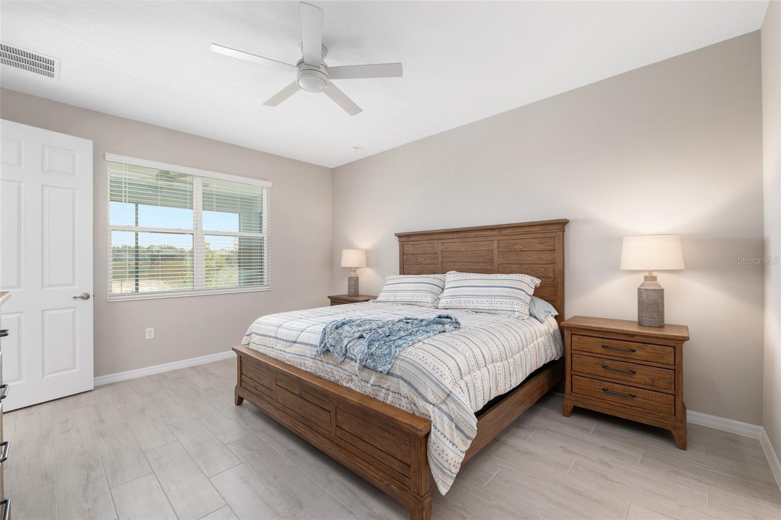 ON TOP OF THE WORLD - Residential