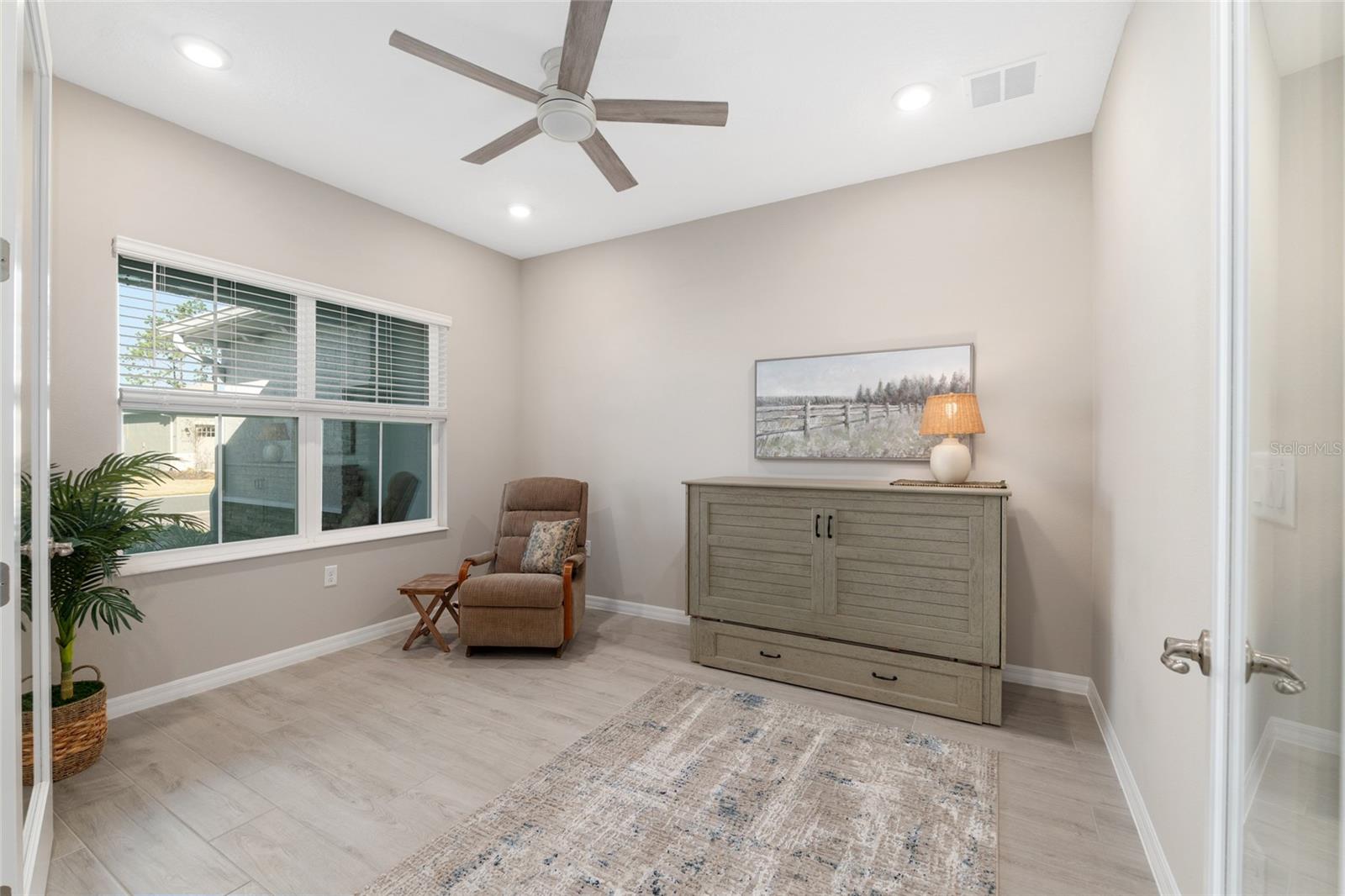 ON TOP OF THE WORLD - Residential