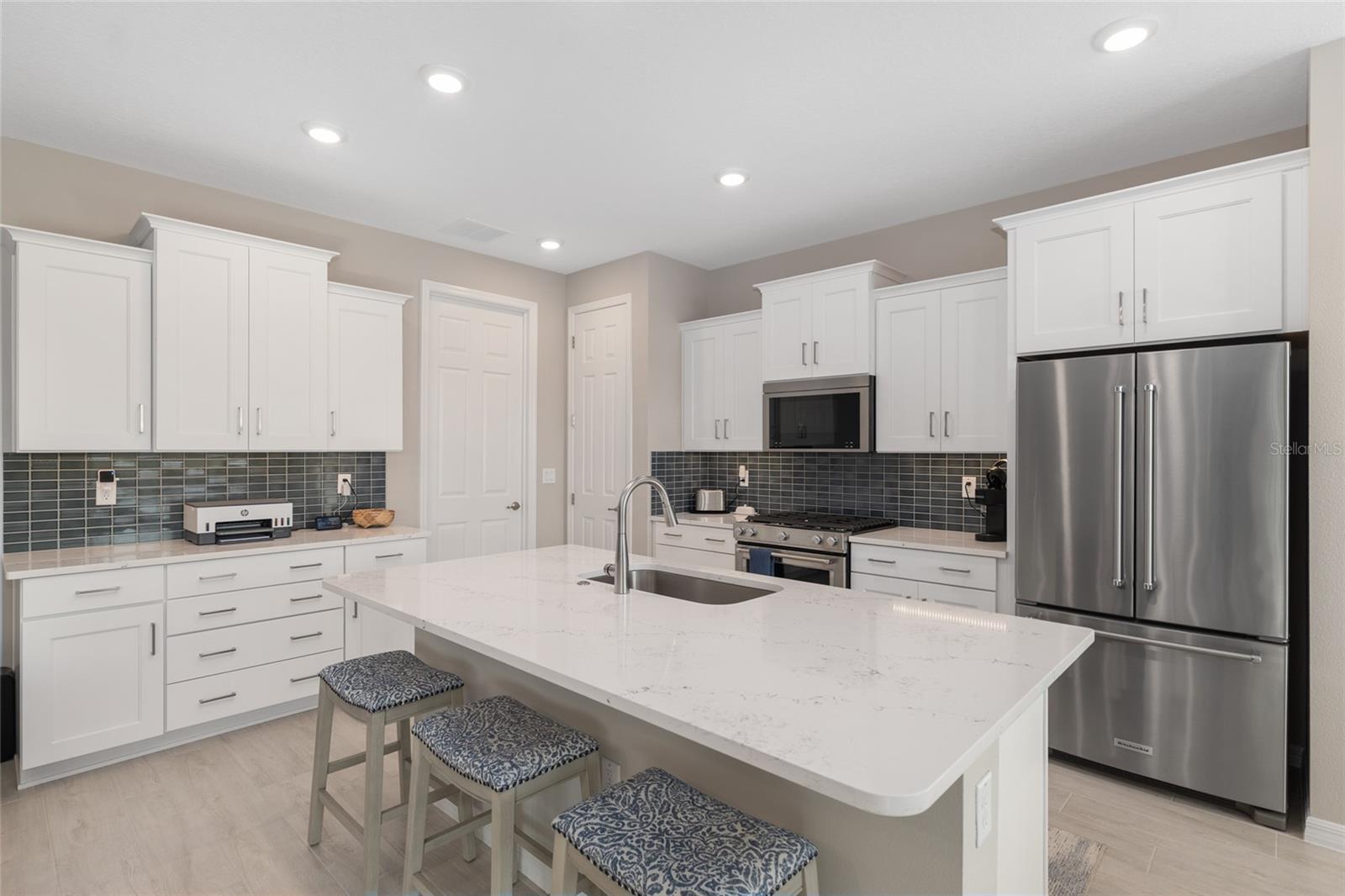 ON TOP OF THE WORLD - Residential